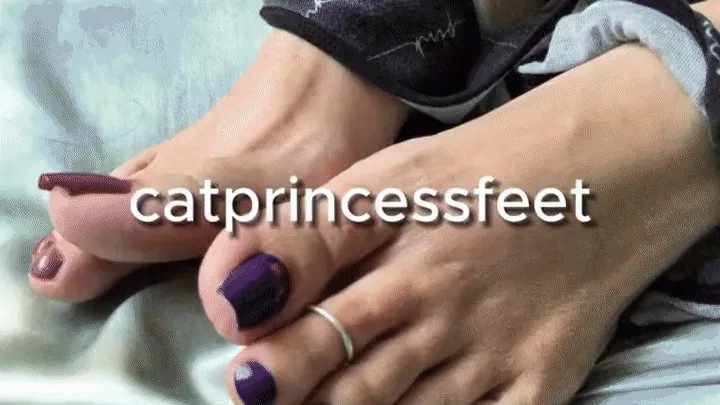 Loud 'toe close-up' orgasm, purple toes, high arches, volume up