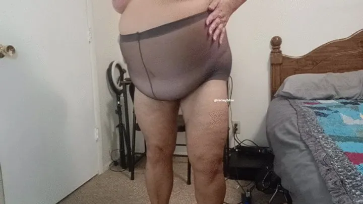 Watch me masturbate in my black pantyhose