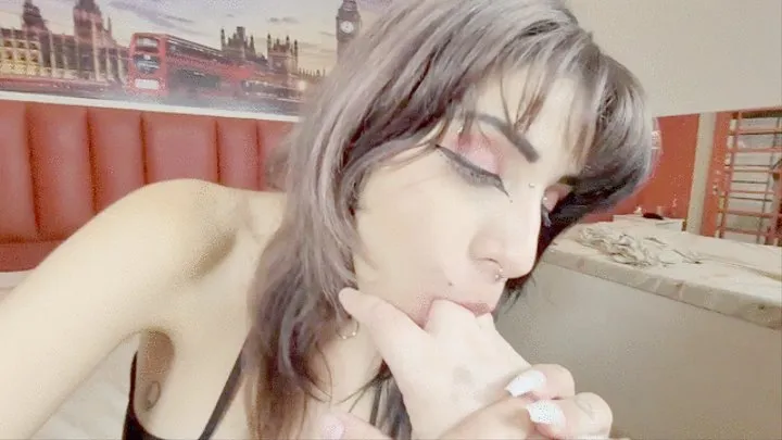 DELICIOUS GOTH SUCKING MY HORNY FINGERS - BY ANNY HOUSE - CLIP 2