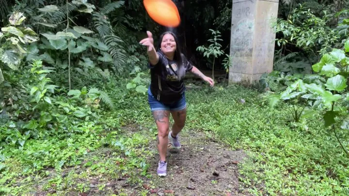 frisbee playing 1