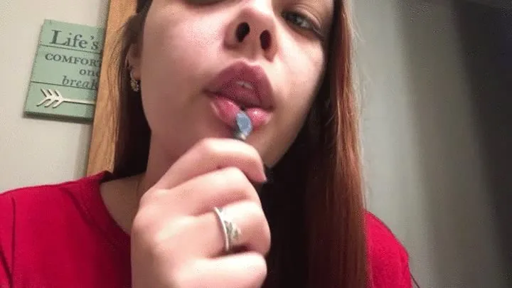 Giantess keeps lips soft using tinies