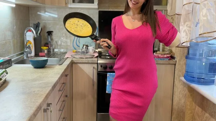 Amputee girl makes her own breakfast