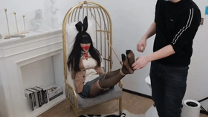 xy268-Black silk girl is tied up and her feet are hung up to tickle