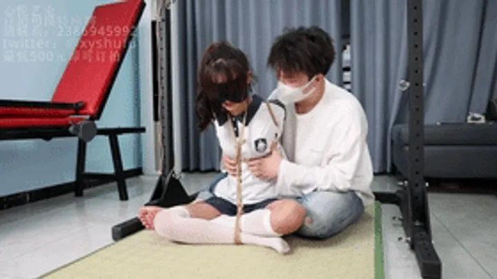 xy171-Chinese girl tied up with ropes and sitting on the floor is teased by her boyfriend