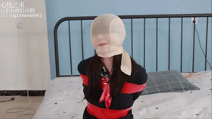 xy46-Stewardess is bound with tape and stockings on her head