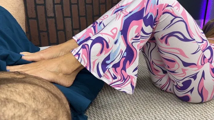 EDC girl giving footjob for soles cum