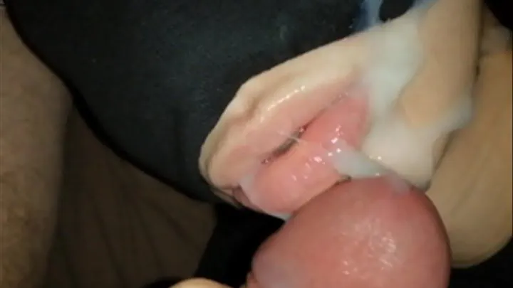 Plump lips brought to a massive cumshot