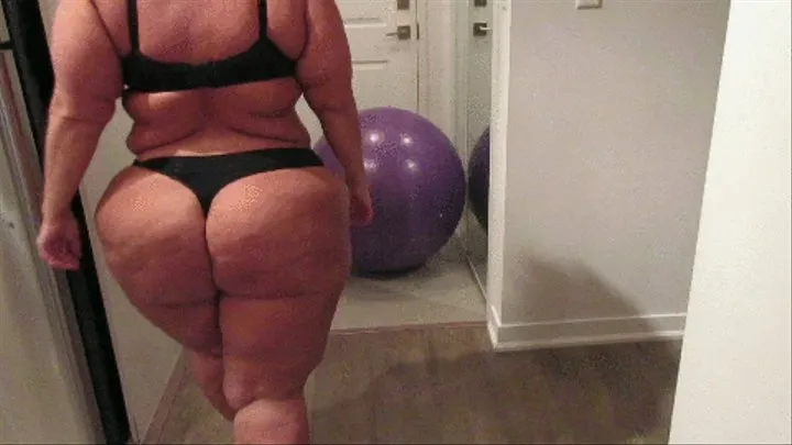 BIG ASS BBW BOUNCING ON BALL