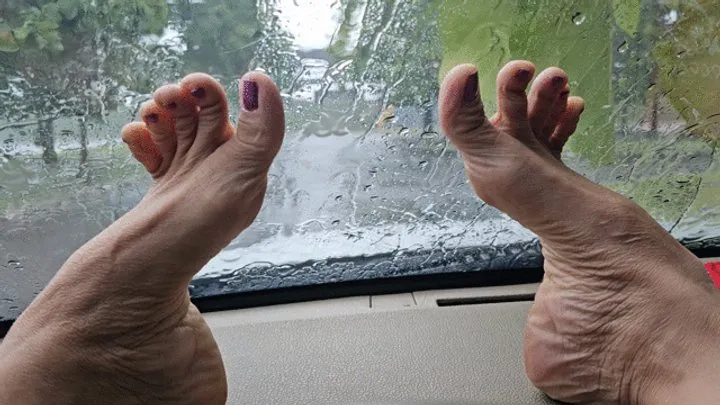 Milah Arches sexiest highly arched feet under the rain