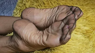 Milah Arches Wrinkled Soles Heaven 2 on Brown Cervin Stockings