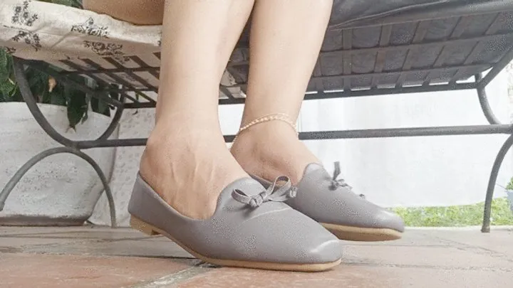 Stephanie shoeplay on grey ballet flats