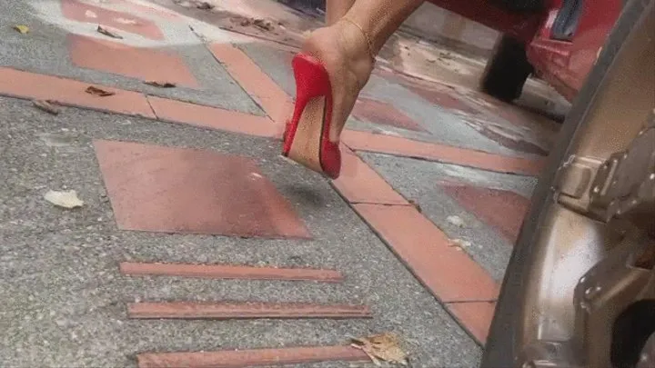 Diana Senior cranking battle fantasy on sexy red heels