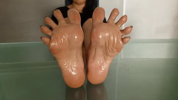 Shescamore oiled soles paradise