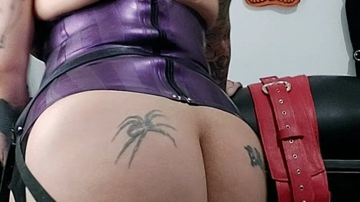 LATEX QUEEN FUCKING SLAVE