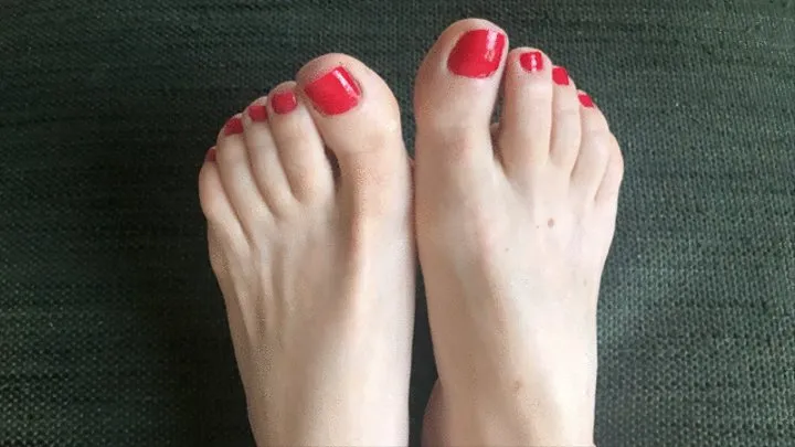 Princess Red Toenail Chill