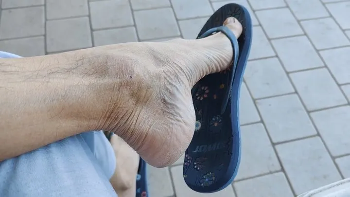 Dangling, shoeplay and flip flops slapping on my soles