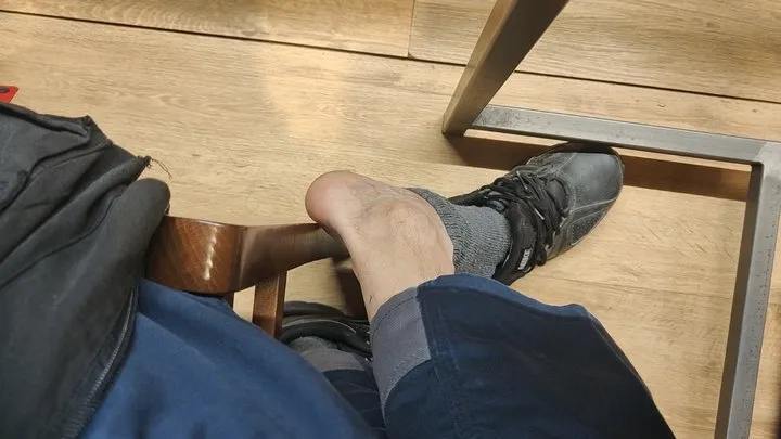 Taking off my socks and shoeplay, sitting at the table in the mall