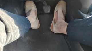 Pedal pumping sockless with sandals