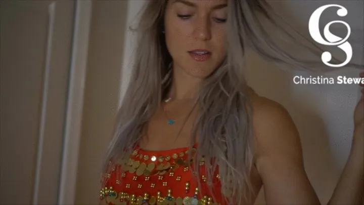 Blonde with big hips, nails the exotic belly dance!