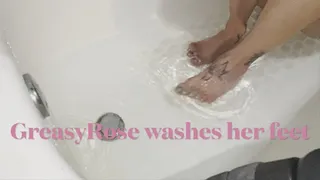 GreasyRose washes her feet