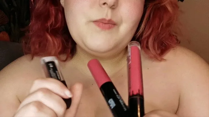 BBW tries on lipsticks and gives kisses