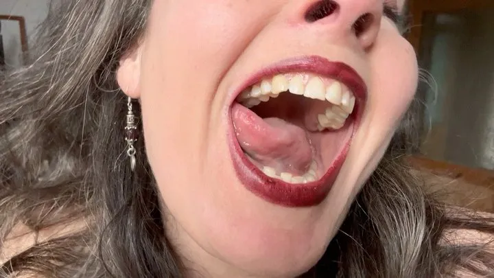 let's check in details her sexy wide open mouth