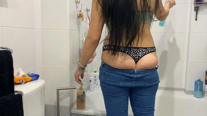 I wash the tub with my jeans down