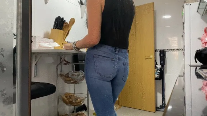 Desperate pee in jeans