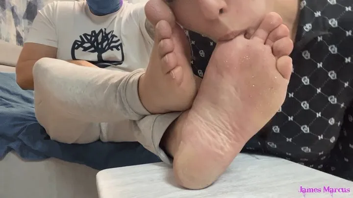 Dusty feet for a devoted bitch!