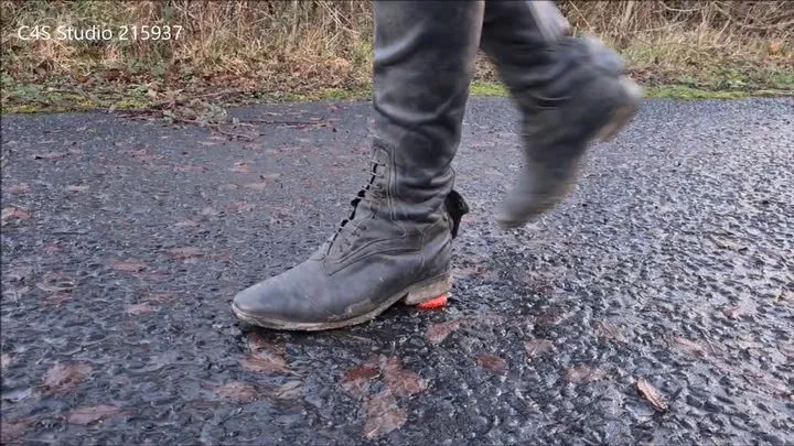 Walkover Crushing Strawberrys in my Well Worn Dirty Riding Boots