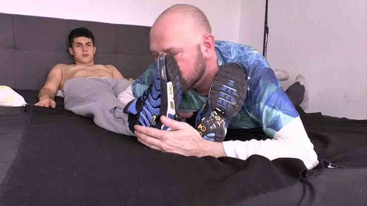 Czech Twink Bruno Receives Sensual Foot Worship By Ben