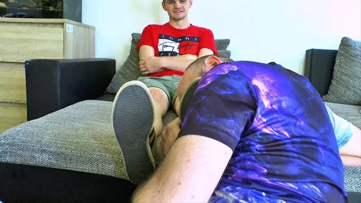 Ben Worshippes The Soft Feet Of Twink Drett