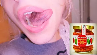 MY LIPS ARE SO SWOLLEN! - 1 MILLION Scoville SPICY VOMIT Naga Viper pepper