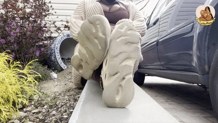 STINKY OUTDOOR FEET JOI