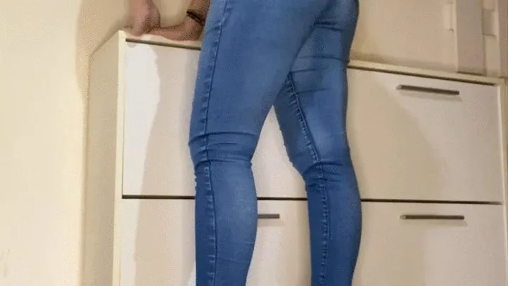 Farting in Jeans and high-heels