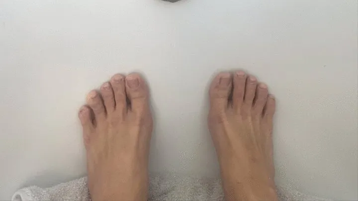 wrinkly toes in bath