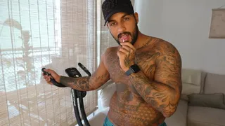 Giant unaware butt crush workout | VORE - Lalo Cortez