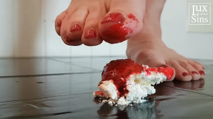 Strawberries and Cream Foot Crush - Food Crushing with Lady Vyra