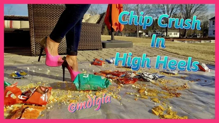 WATCH MDIGIA CRUNCH CHIPS WITH HER HIGH HEELS (ASMR)