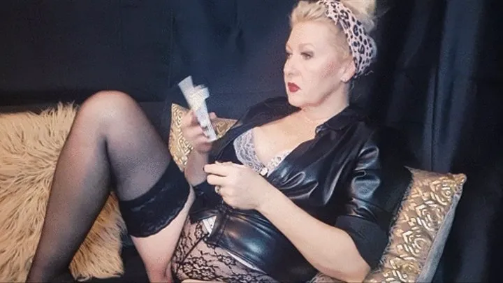 Smoker Stepmum smoking sexy seductive Vogue Whitefilter Slim in her leather blouse, black lace bra and black stockings