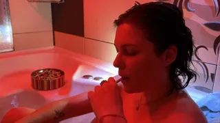 Ashtray bath immersion - filling the bathtub and rubbing all over