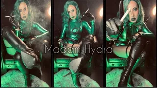 Madam hydra smokes a VS 120 Menthol she want to see your snake