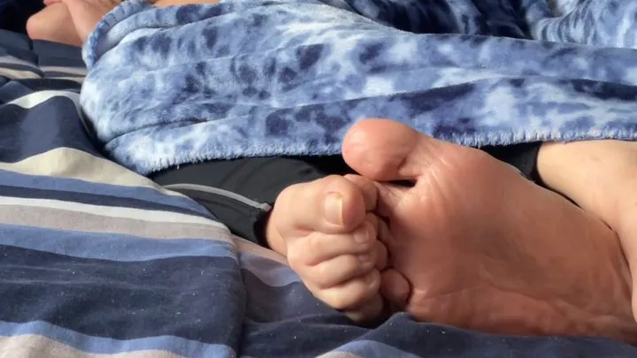 House of Soles: Cuddle Footsies w Ama Rio (Sexy Soles & Toes)