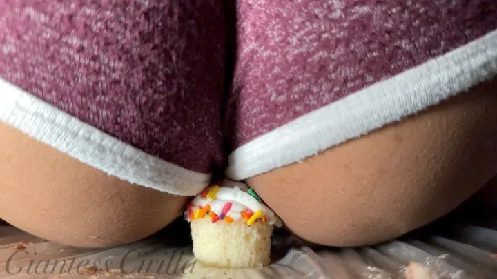 Giantess Cirilla - Cupcake Catastrophe