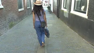 Lolly barefoot stroll through Haarlem