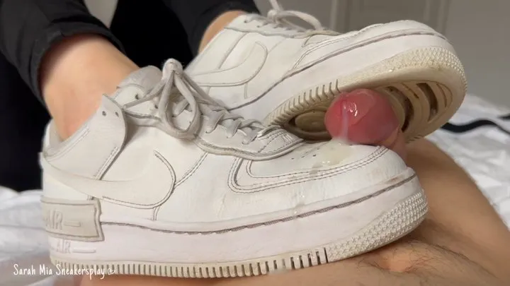 Shoejob with worn Nike AF1 Shadows with huge cumshot