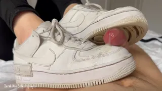 Shoejob with worn Nike AF1 Shadows with huge cumshot