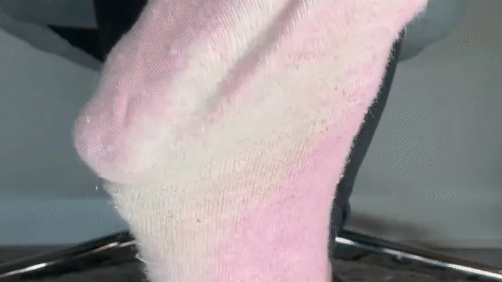 Silent Soiled Sock Wiggle, Shake, and Removal - Goddess Alya mesmerizes in this silent foot worship clip featuring dirty feet, soiled socks, sock removal, foot wiggles, foot shaking, and more