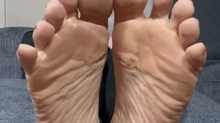 Cheer Me Up And Cum To My Soles JOI - Goddess Alya mesmerizes in this sexy feet JOI featuring her calm energy, per soles, your cock, a teasing cum countdown, and more