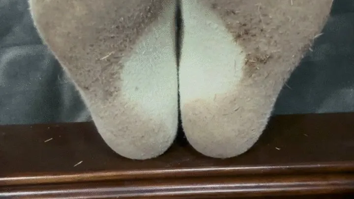 Silent Muddy Sock Worship 2 - Goddess Alya loves playing in mud puddles so she did it again in this sexy clip where you get to enjoy her filthy socks before slowly removing them